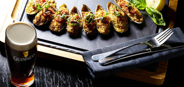 Мидии под пармезановой крошкой