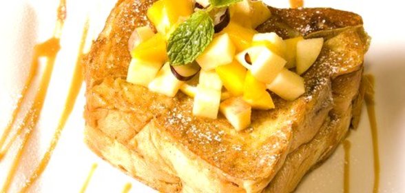 Гренки с корицей и грушевым соусом