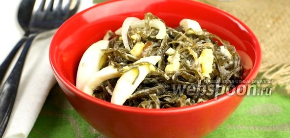 Салат с морской капустой и яйцом