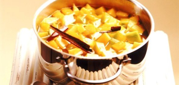 Компот из свежих яблок и мандаринов