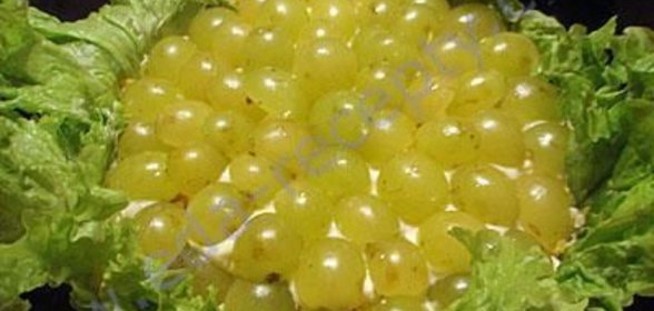 Салат Тиффани с виноградом орехами и курицей