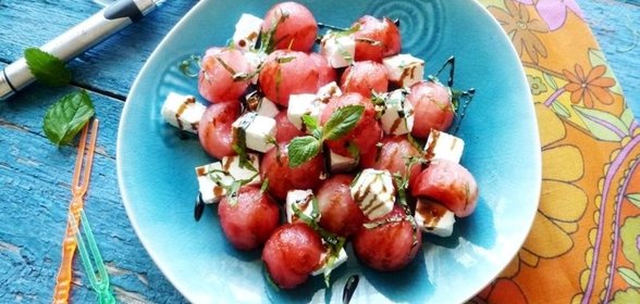 Салат из арбуза с мятой