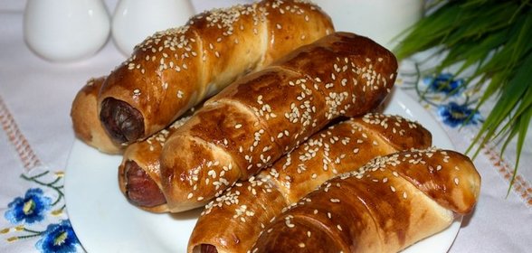 Сосиски в тесте из дрожжевого теста