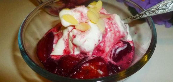 Десерт из запеченных слив