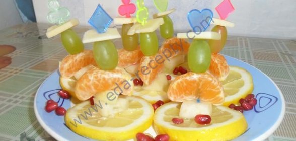 Фруктовые канапе с сыром и фруктами