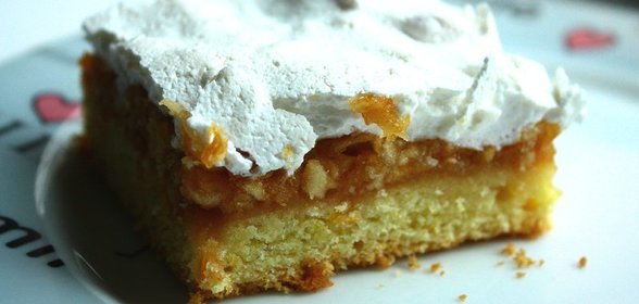 Пирог с яблоками и безе