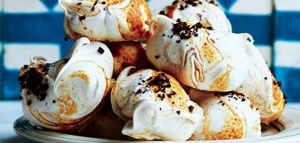 Меренги со вкусом кофе и фундука