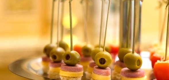 Канапе с сыром и ветчиной