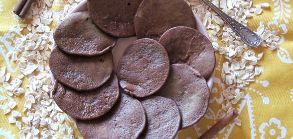 Заварные овсяные оладьи с тёмным шоколадом без сахара