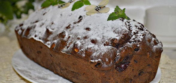 Шоколадный кекс с вишней