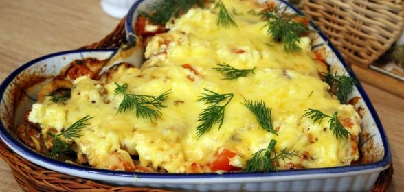 Свинина с грибами и сметаной под сырной корочкой