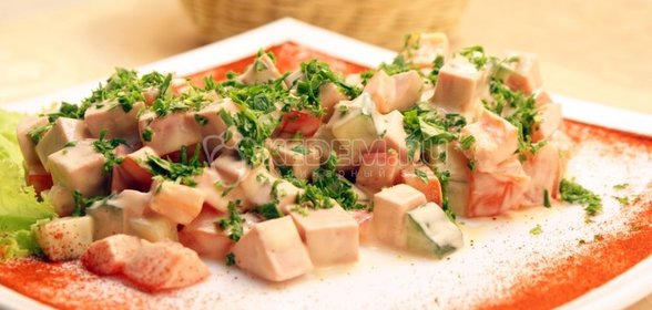 Салат с вареной колбасой «Пальмира»