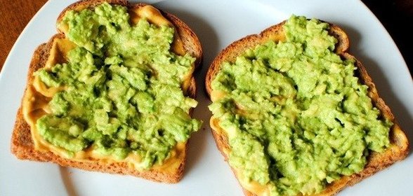 Тосты с авокадо и сыром