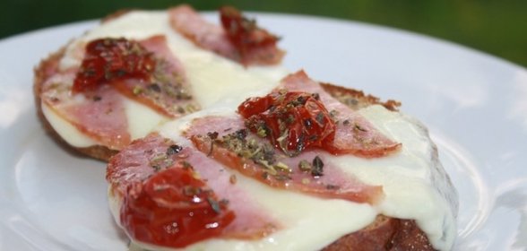 Горячие бутерброды в средиземноморском стиле