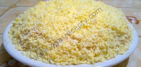 Слоеный салат с крабовыми палочками