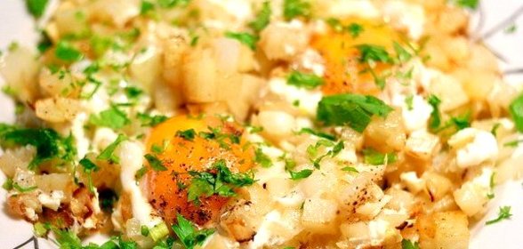 Картофель жареный, с яйцом