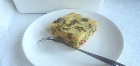 Полента со шпинатом и беконом