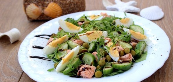 Салат с семгой Рыбная деревня