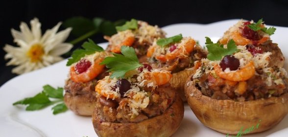 Фаршированные шампиньоны с пикантной начинкой