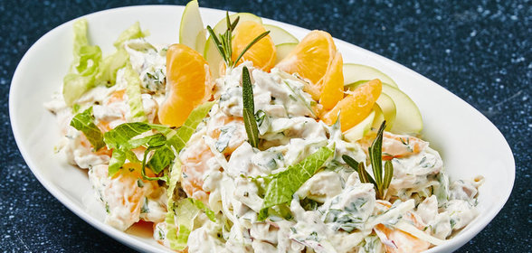 Салат с куриным филе и мандаринами