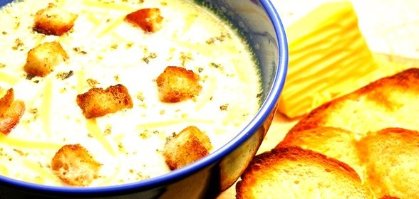 Суп сырный с гренками