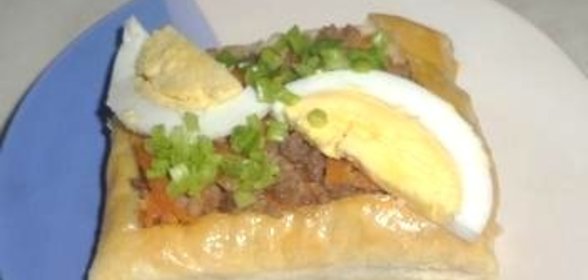 Слойки с мясом и яйцом