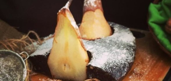 Постный пирог с грецкими орехами и грушами