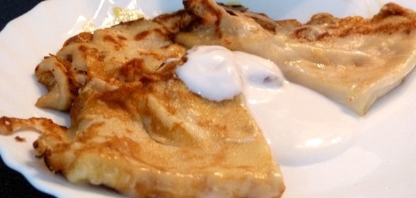 Тропический блиннный десерт с манго