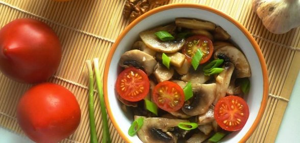 Салат из маринованных шампиньонов