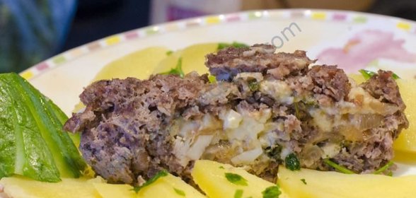 Рулет из фарша с яйцом и сыром