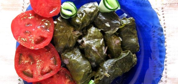 Долма из свежих листьев винограда