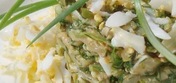 Салат из жареных цукини и яиц