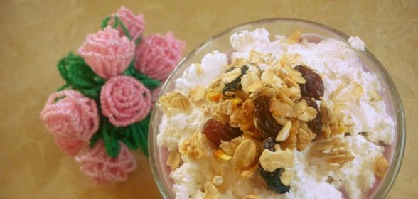 Творожный десерт с мюсли