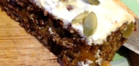 Морковно-овсяный пирог с курагой без сахара