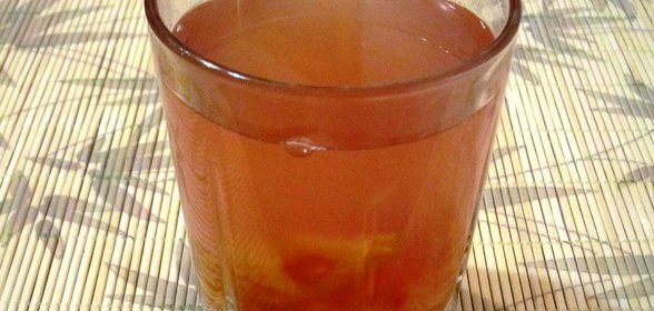 Компот из слив с лимоном и изюмом