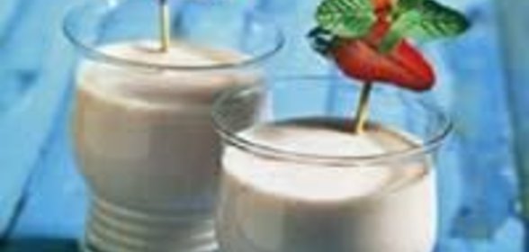 Клубничный коктейль с кардамоном