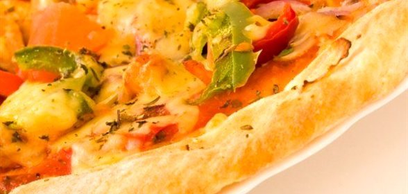 Пицца с зеленым перцем и черри