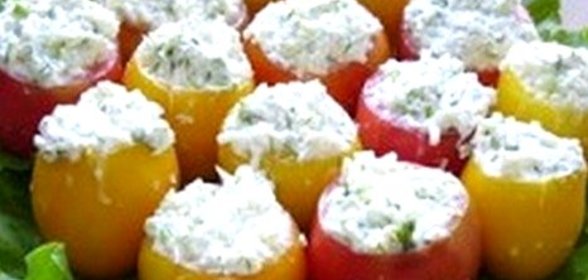 Запеченный перец, фаршированный брынзой