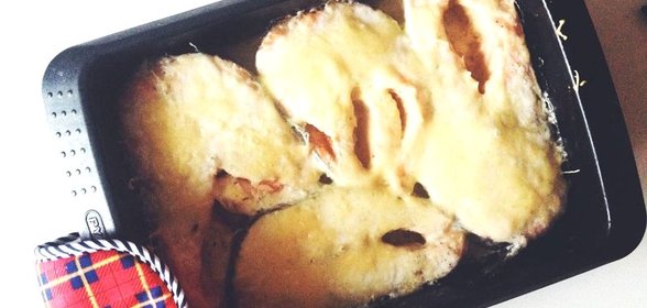 Стейк из семги в духовке под сырной корочкой