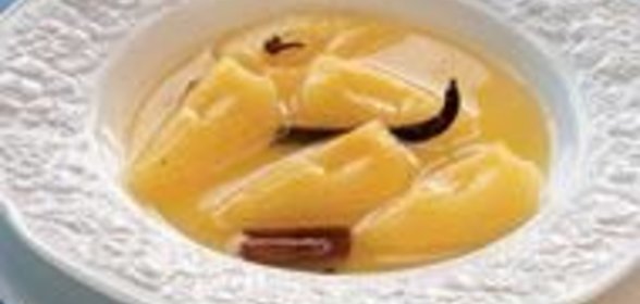 Груши, запеченные в сиропе с корицей