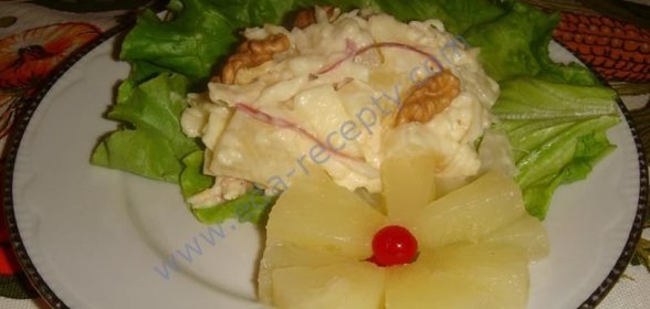 Салат с ананасами, яблоком и сельдереем