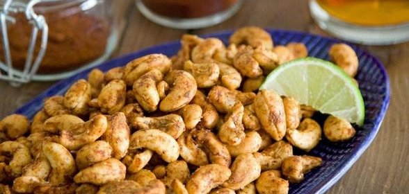 Кешью с перцем чили и лаймом