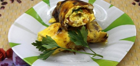 Омлет с сыром помидорами и беконом
