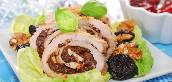 Мясной рулет с черносливом