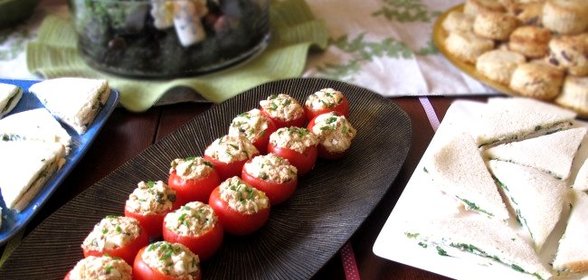 Помидоры, фаршированные сыром и чесноком