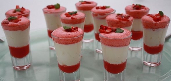 Клубничное пюре с шоколадом