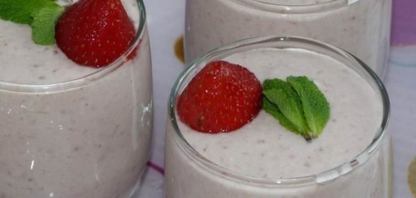 Ягодно-банановое смузи на кокосовом молоке