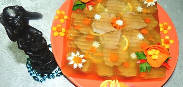 Заливное из телячьих языков с маринованными опятами