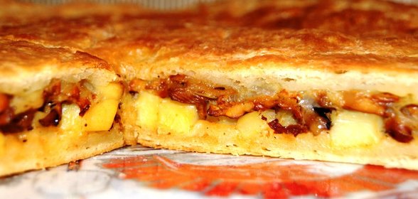 Пирог с лисичками и картофелем