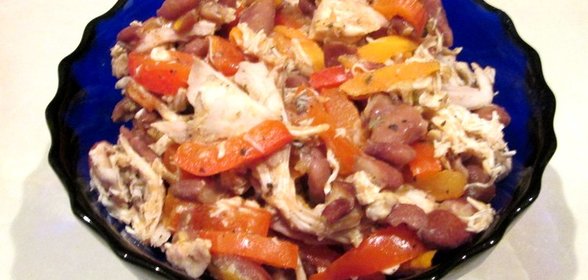 Фасоль с мясом и красным перцем